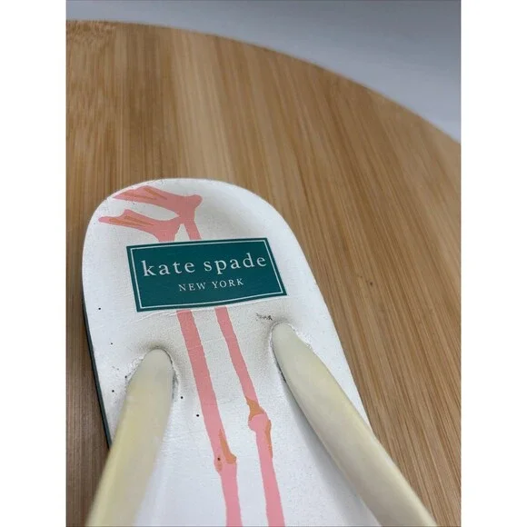 Kate Spade New York Flamingo Flip Flop Sandals Size 5 White Pink Bow Charm Beach - Picture 2 of 12